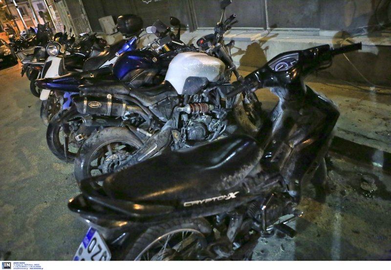 Καρέ-καρέ η καταδρομική επίθεση με μολότοφ στα ΜΑΤ -Συγκλονιστικές εικόνες & βίντεο | iefimerida.gr 0