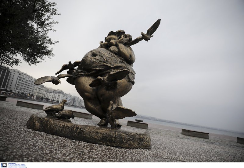 Θεσσαλονίκη: 15 παχουλές γυναίκες μαγνητίζουν τα βλέμματα στο λιμάνι [εικόνες] | iefimerida.gr 3