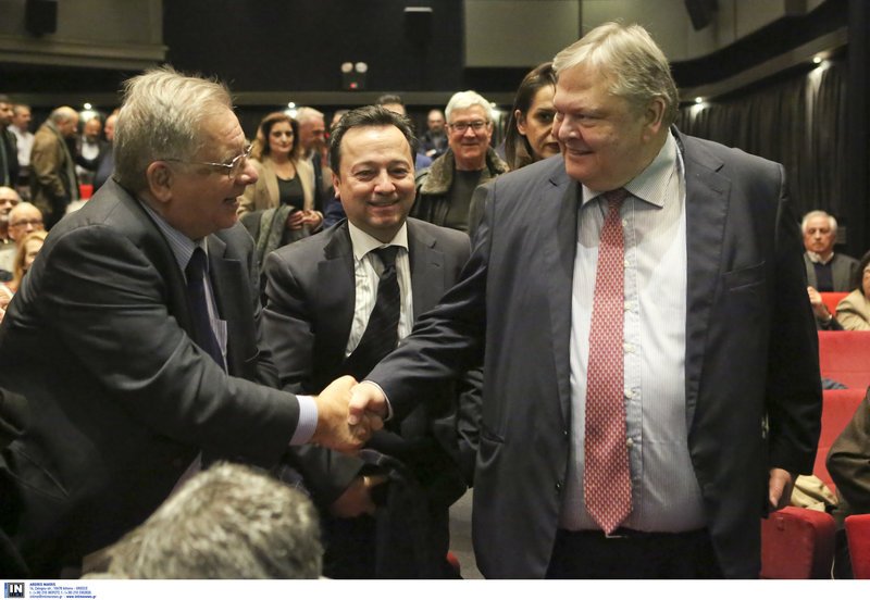 Ο Ευ. Βενιζέλος προσέρχεται στην εκδήλωση