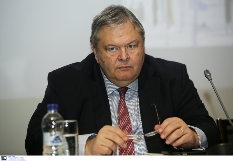 Ο Ευ. Βενιζέλος στο πάνελ πριν την παρουσίαση του νέου του βιβλίου