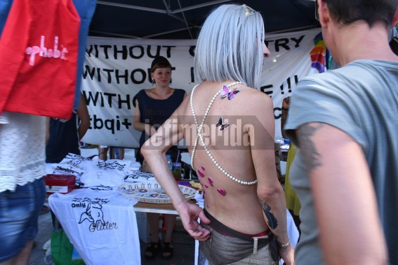 Athens Pride, Παρούσα: Ξέφρενο πάρτι με πολύχρωμες παρουσίες [εικόνες & βίντεο] | iefimerida.gr 12