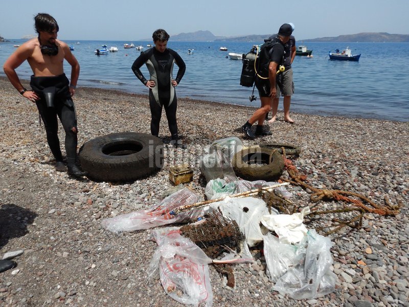 Ολοκληρώθηκε ο εθελοντικός καθαρισμός του βυθού της παραλίας της Καλντέρας [εικόνες] | iefimerida.gr 3
