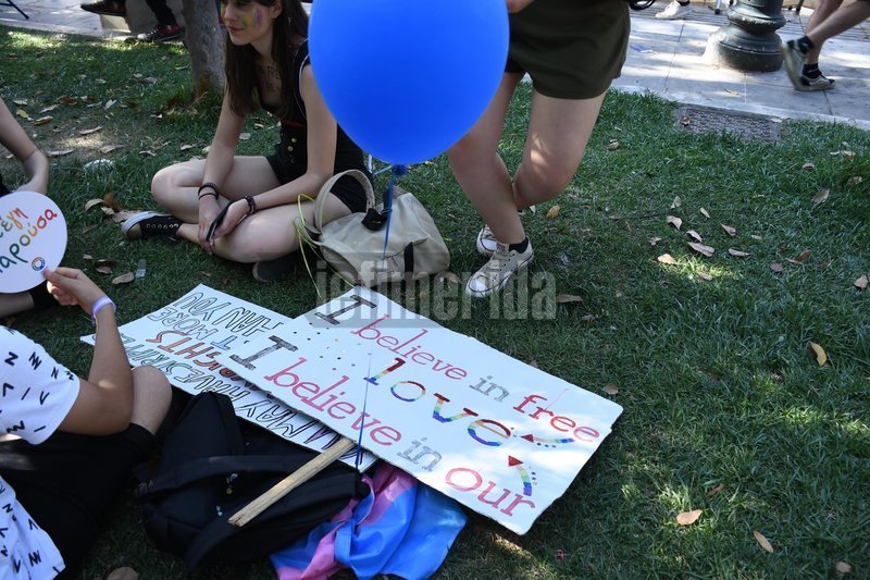 Athens Pride, Παρούσα: Ξέφρενο πάρτι με πολύχρωμες παρουσίες [εικόνες & βίντεο] | iefimerida.gr 9