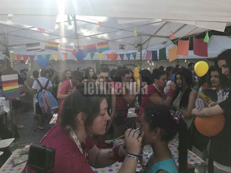Athens Pride, Παρούσα: Ξέφρενο πάρτι με πολύχρωμες παρουσίες [εικόνες & βίντεο] | iefimerida.gr 6