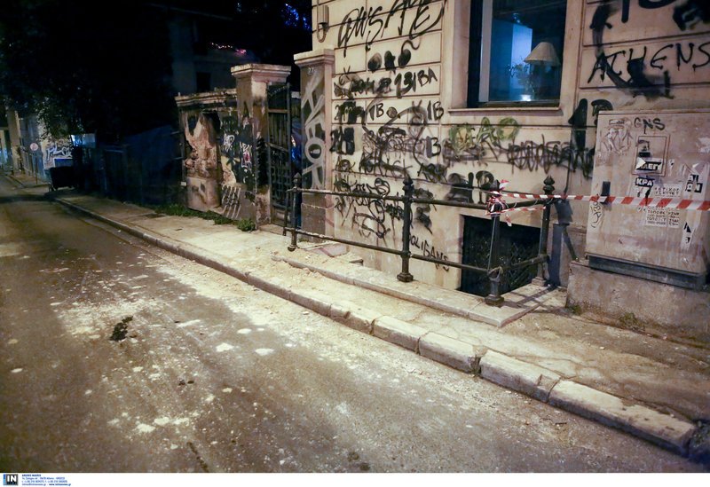 Περπατούσε την Πατησίων και του έπεσε μάρμαρο στο κεφάλι -Τραυματίστηκε σοβαρά 20χρονος [εικόνες] | iefimerida.gr 1