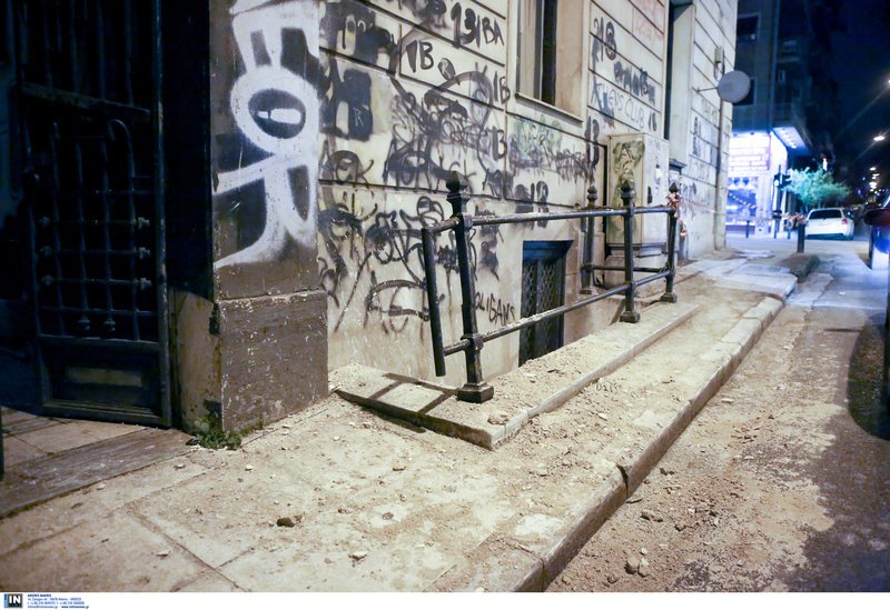 Περπατούσε την Πατησίων και του έπεσε μάρμαρο στο κεφάλι -Τραυματίστηκε σοβαρά 20χρονος [εικόνες] | iefimerida.gr 0