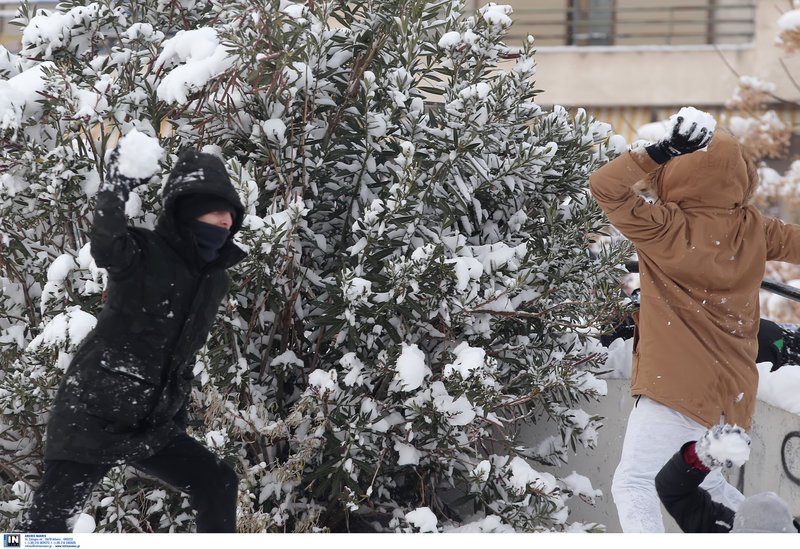 Αλλοι, πάλι, δείχνουν να έχουν αφήσει τελείως πίσω την καθημερινότητα