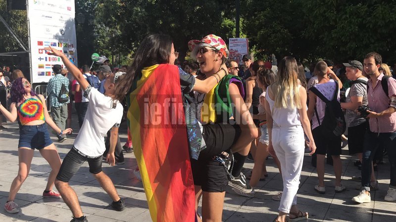 Athens Pride, Παρούσα: Ξέφρενο πάρτι με πολύχρωμες παρουσίες [εικόνες & βίντεο] | iefimerida.gr 8
