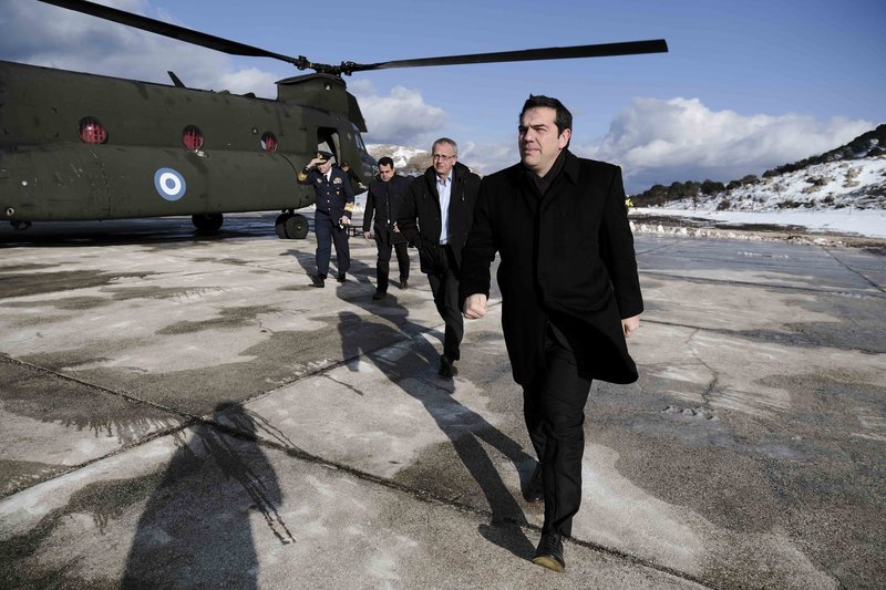 Ο Τσίπρας αποβιβάζεται από το ελικόπτερο της ΠΑ στη Σαμοθράκη-Φωτογραφία: ΓτΠ ANDREA BONETTI