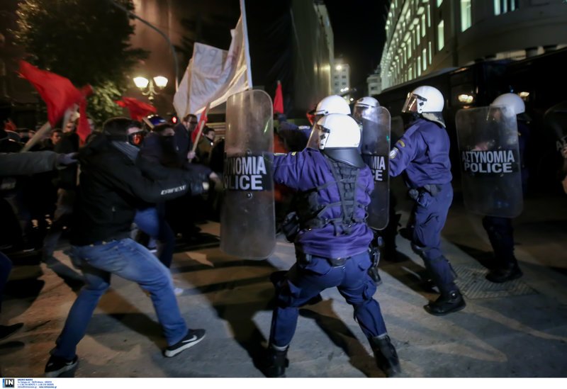 Επίσκεψη Μέρκελ: Επεισόδια και χημικά στο κέντρο της Αθήνας [βίντεο] | iefimerida.gr 0