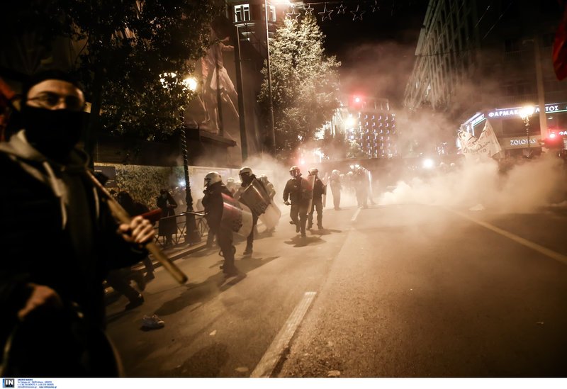 Επίσκεψη Μέρκελ: Επεισόδια και χημικά στο κέντρο της Αθήνας [βίντεο] | iefimerida.gr 4