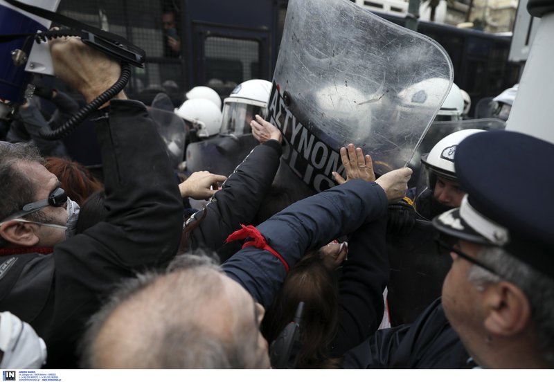 Εληξε η συγκέντρωση διαμαρτυρίας των εκπαιδευτικών στα Προπύλαια -Στην κυκλοφορία οι δρόμοι [εικόνες] | iefimerida.gr 2