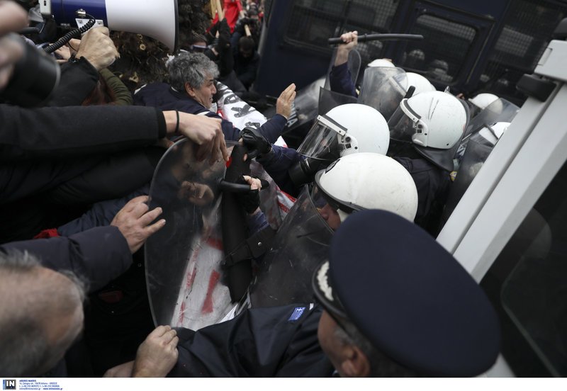 Εληξε η συγκέντρωση διαμαρτυρίας των εκπαιδευτικών στα Προπύλαια -Στην κυκλοφορία οι δρόμοι [εικόνες] | iefimerida.gr 0