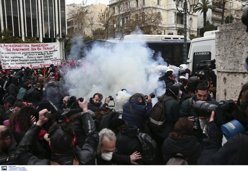 Εληξε η συγκέντρωση διαμαρτυρίας των εκπαιδευτικών στα Προπύλαια -Στην κυκλοφορία οι δρόμοι [εικόνες] | iefimerida.gr 5