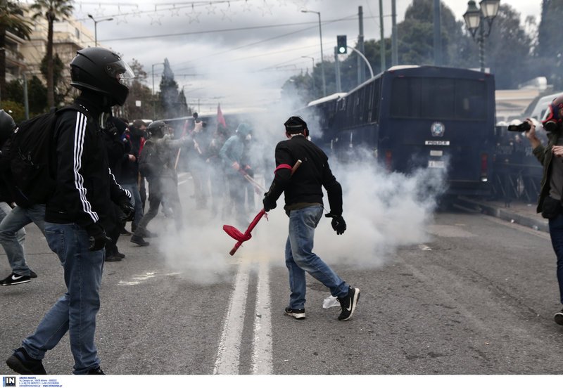 Εληξε η συγκέντρωση διαμαρτυρίας των εκπαιδευτικών στα Προπύλαια -Στην κυκλοφορία οι δρόμοι [εικόνες] | iefimerida.gr 6