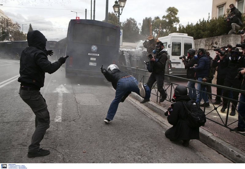 Εληξε η συγκέντρωση διαμαρτυρίας των εκπαιδευτικών στα Προπύλαια -Στην κυκλοφορία οι δρόμοι [εικόνες] | iefimerida.gr 8