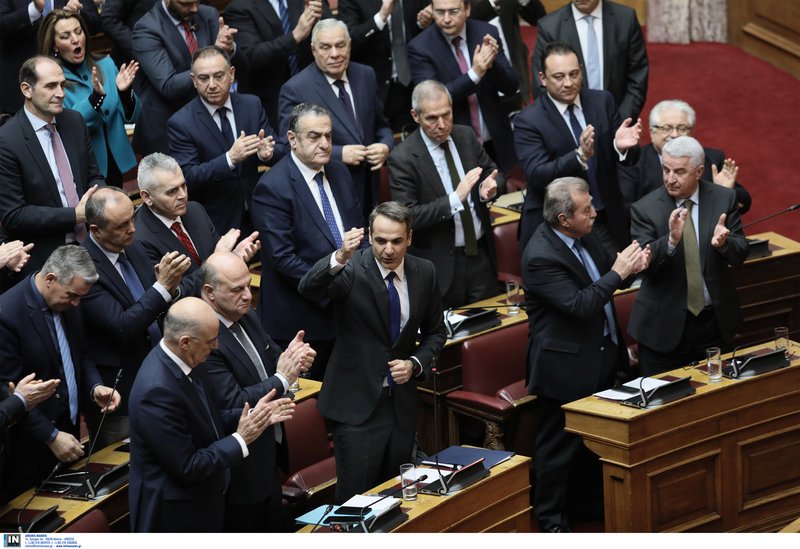 Μητσοτάκης: Η κυβέρνηση, είπε χαρακτηριστικά, «διαλύει κόμματα, διαφθείρει συνειδήσεις, καταπατά αρχές και υπονομεύει θεσμούς