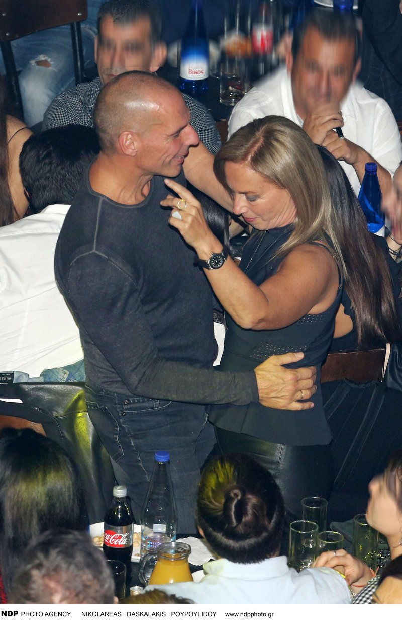 και χόρεψαν μέχρι πρωίας. 