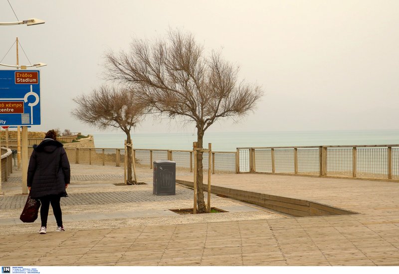 «Πνίγεται» ξανά από την αφρικανική σκόνη η Κρήτη -Εικόνες από δορυφόρο | iefimerida.gr 0