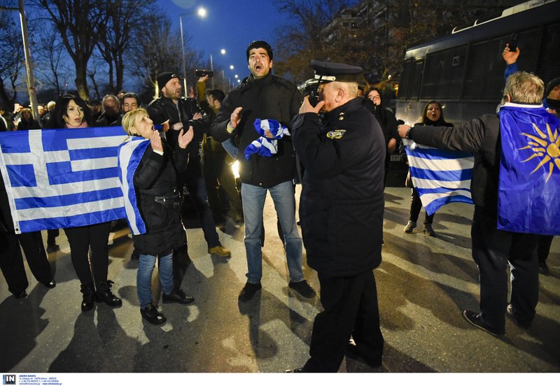 Αποδοκιμασίες και γιουχαΐσματα σε Παυλόπουλο, Νοτοπούλου, Φάμελλο, στη Θεσσαλονίκη, για τη Συμφωνία των Πρεσπών | iefimerida.gr 3