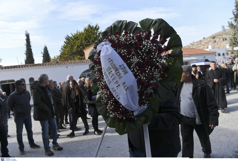 Το στεφάνι του Γιώργου Λάνθιμου για τον πατέρα του