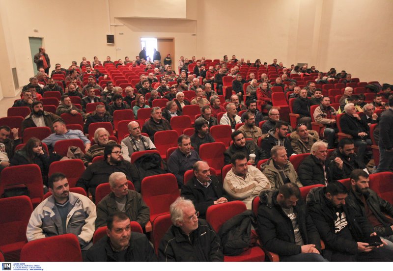 Οι αγρότες απειλούν να κόψουν την Ελλάδα στα δύο -Τους καλεί σε διάλογο η κυβέρνηση | iefimerida.gr 3