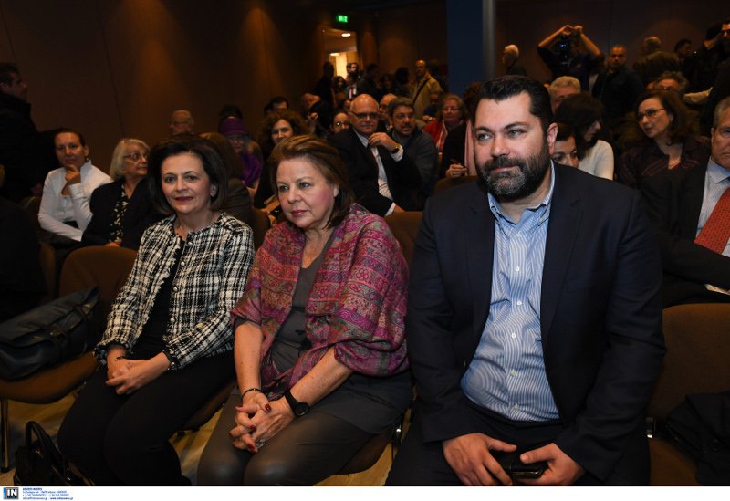 Το βιβλίο της Μυρσίνης Ζορμπά «Ανδρέας Παπανδρέου. Πολιτισμικό πορτρέτο» (εκδόσεις Πεδίο) παρουσιάστηκε στη Στοά του Βιβλίου, με αφορμή τη συμπλήρωση 100 χρόνων από τη γέννηση του ιδρυτή και ηγέτη του ΠΑΣΟΚ