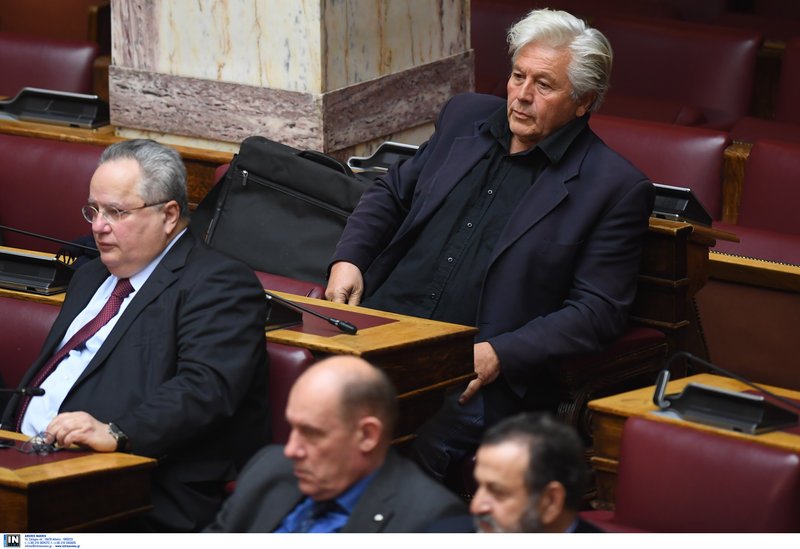 Ατάραχος: Τον διέγραψαν και ο Παπαχριστόπουλος χτενιζόταν στην Βουλή [εικόνες] | iefimerida.gr 0