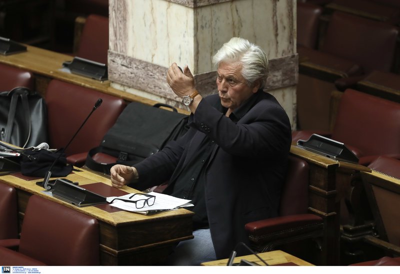 Ατάραχος: Τον διέγραψαν και ο Παπαχριστόπουλος χτενιζόταν στην Βουλή [εικόνες] | iefimerida.gr 1