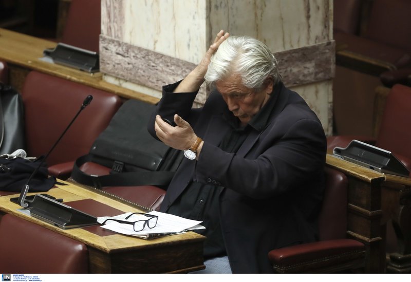 Ατάραχος: Τον διέγραψαν και ο Παπαχριστόπουλος χτενιζόταν στην Βουλή [εικόνες] | iefimerida.gr 2