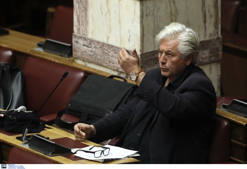 Ατάραχος: Τον διέγραψαν και ο Παπαχριστόπουλος χτενιζόταν στην Βουλή [εικόνες] | iefimerida.gr 3