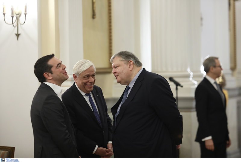 Δεξίωση με «πηγαδάκια» στο Προεδρικό Μέγαρο προς τιμήν των διπλωματών [εικόνες] | iefimerida.gr 11