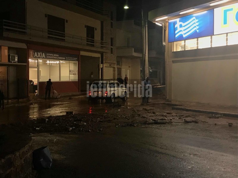 Νύχτα-εφιάλτης για τη Μάνδρα: Πλημμύρισαν οι δρόμοι, ανάστατοι οι κάτοικοι [εικόνες & βίντεο] | iefimerida.gr 27