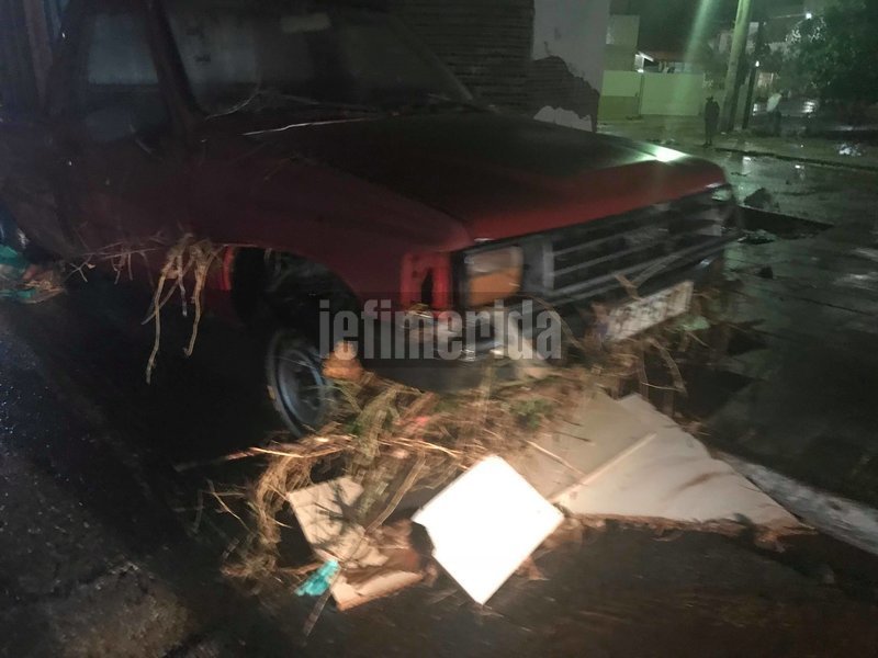 Νύχτα-εφιάλτης για τη Μάνδρα: Πλημμύρισαν οι δρόμοι, ανάστατοι οι κάτοικοι [εικόνες & βίντεο] | iefimerida.gr 26