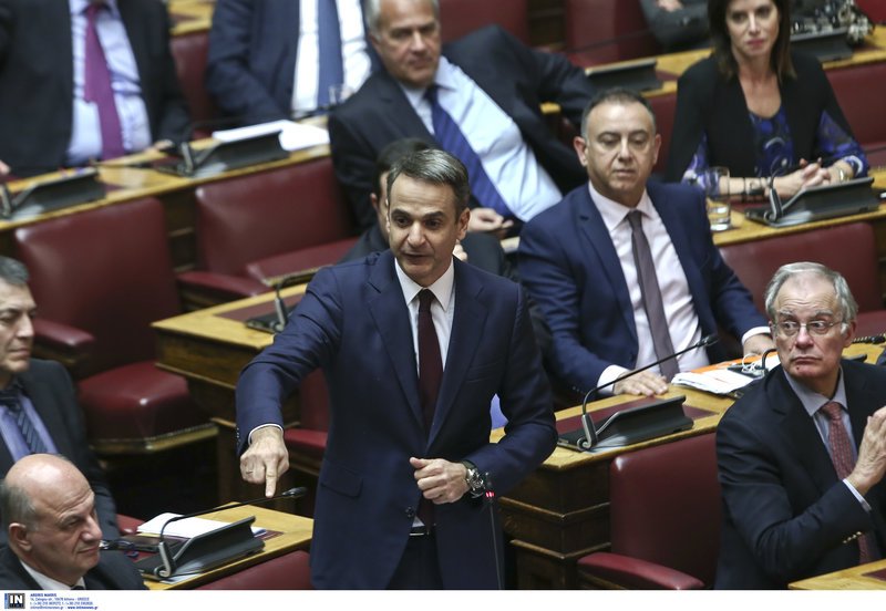 Μητσοτάκης σε Τσίπρα: Γιατί αρνείστε την αναθεώρηση του Άρθρου 16 κ. Τσίπρα; Ποιους προστατεύετε;»