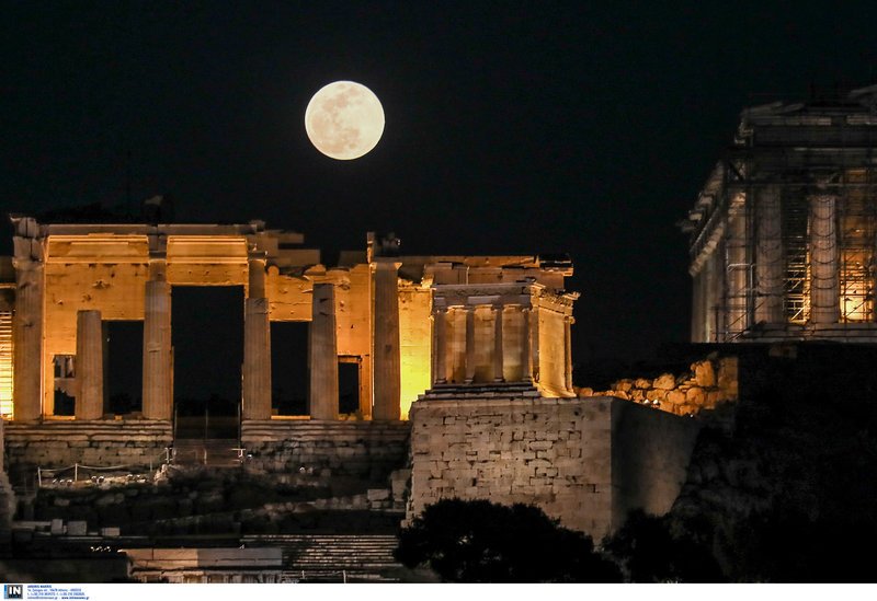 Μαγεία πάνω από την Ακρόπολη