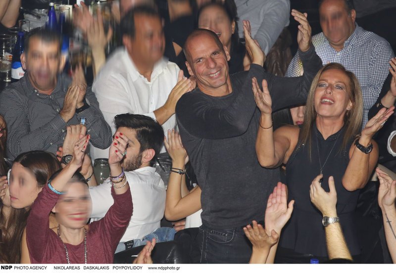 Στα μπουζούκια διασκέδασαν Γιάνης Βαρουφάκης- Δανάη Στράτου.