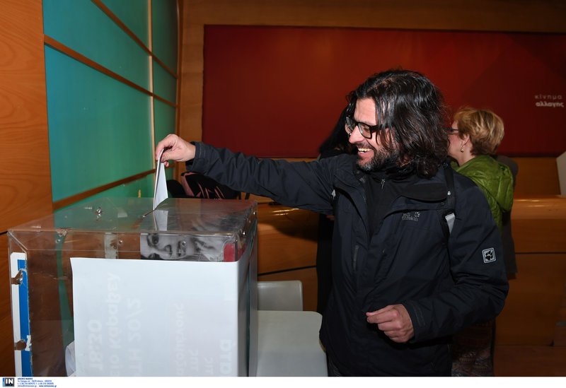 ΚΙΝΑΛ: Ψήφισαν περί τα 65.000 μέλη για συνέδρους [εικόνες] | iefimerida.gr 9