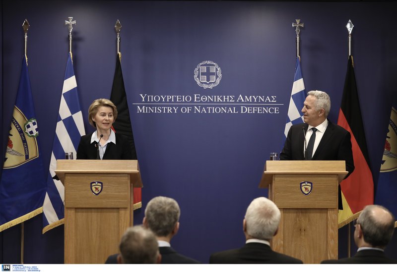 Ανάμεσα στα θέματα που συζήτησαν οι δύο Υπουργοί ήταν η ενίσχυση της αμυντικής συνεργασίας μεταξύ Ελλάδας και Γερμανίας σε διμερές επίπεδο και σε επίπεδο ΕΕ και ΝΑΤΟ, οι διεθνείς και περιφερειακές εξελίξεις.