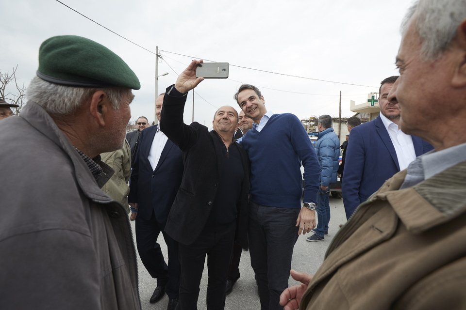 Σέλφι με κατοίκους έβγαλε ο πρόεδρος της ΝΔ