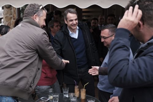 Ο Κυριάκος Μητσοτάκης συνομίλησε με κατοίκους