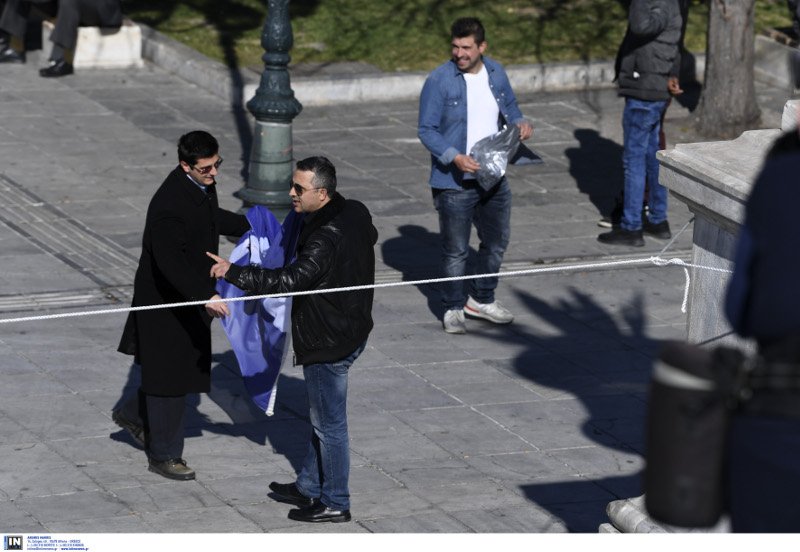 Απαγορεύεται οι πολίτες να πλησιάσουν στην εξέδρα των επισήμων