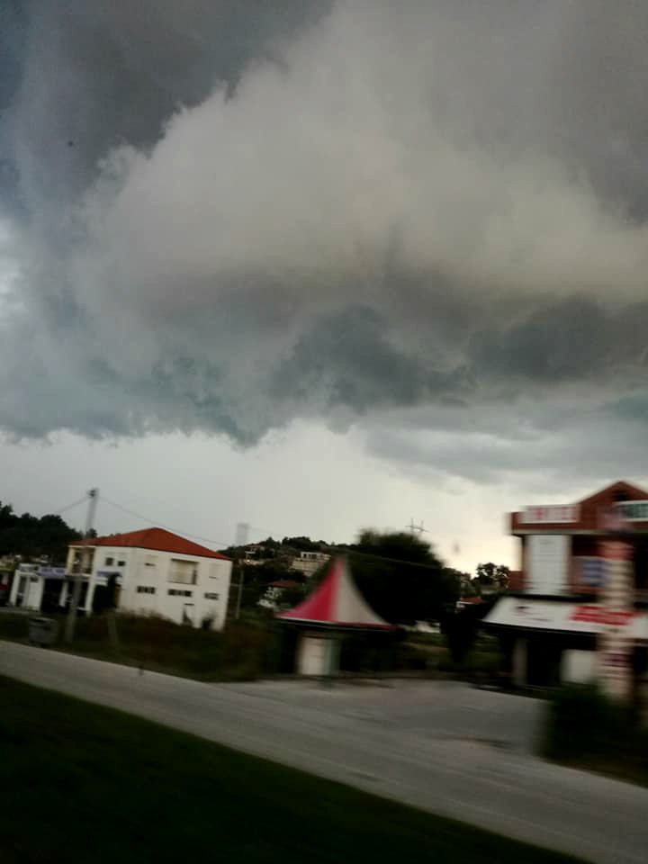 Εντυπωσιακές εικόνες από τα σύννεφα σαν σε... θρίλερ που σχηματίστηκαν στη Β. Ελλάδα [εικόνες] | iefimerida.gr 6