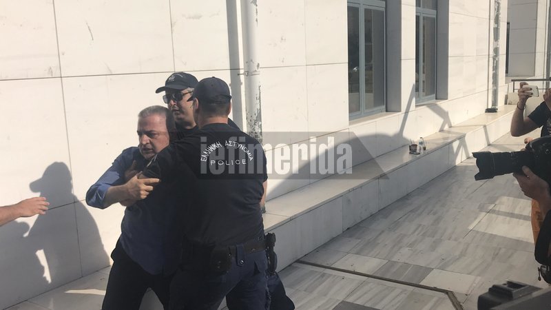 «Αλήτη, φέρε πίσω το παιδί μου», φώναζε.