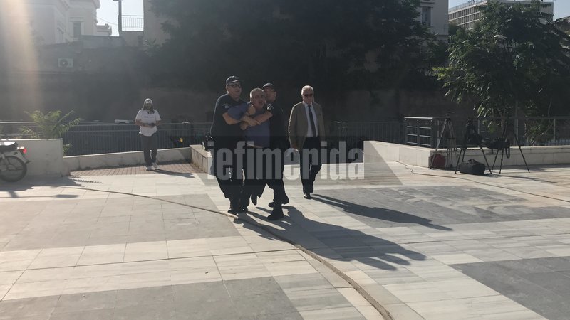 Ο Μανώλης Σοροπίδης μεταφέρθηκε το πρωί στο Πρωτοδικείο για να συνεχιστεί η δίκη του.