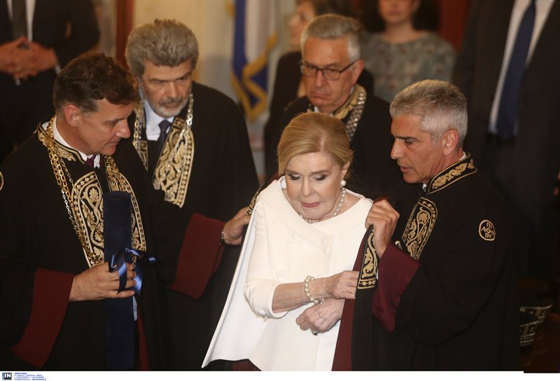 Η Μαριάννα Βαρδινογιάννη επίτιμη διδάκτωρ της Ιατρικής του ΕΚΠΑ -Φωτό από την τελετή | iefimerida.gr 3