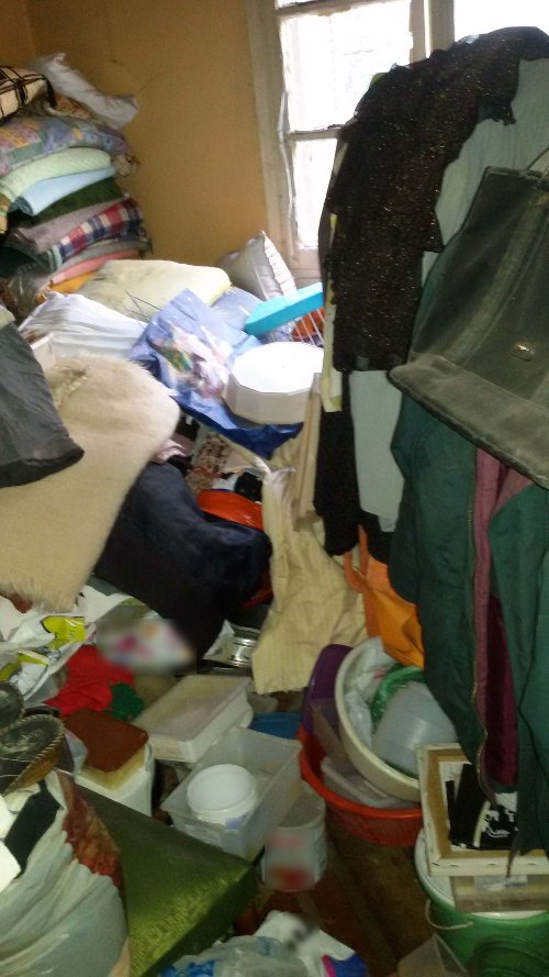 Βρήκαν 6,5 τόνους σκουπίδια σε σπίτι ζεύγους ρακοσυλλεκτών στη Θεσσαλονίκη [εικόνες] | iefimerida.gr 1