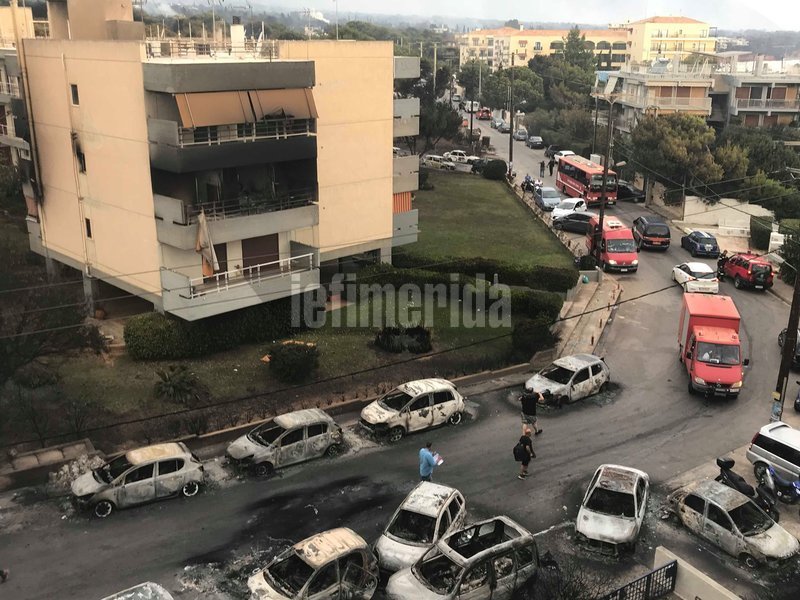 Σπαρακτικές εικόνες: «Κρανίου τόπος» η επόμενη ημέρα στο Μάτι  | iefimerida.gr 8