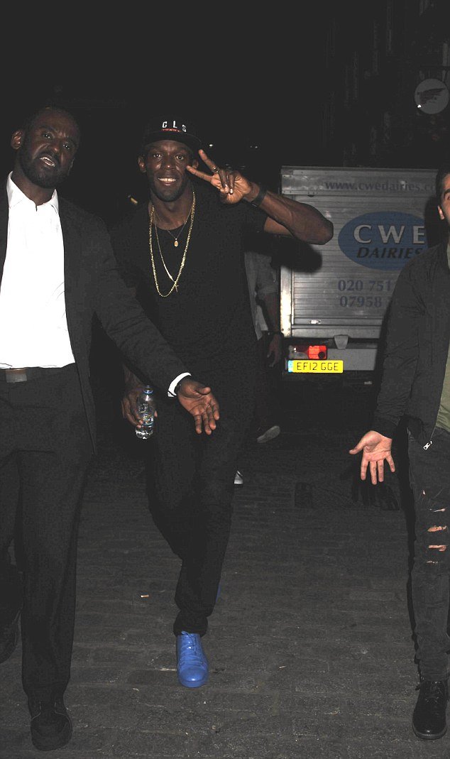 Νέο ξεσάλωμα του Μπολτ στο Λονδίνο -Παρέα με άλλες καλλονές [εικόνες] | iefimerida.gr 1