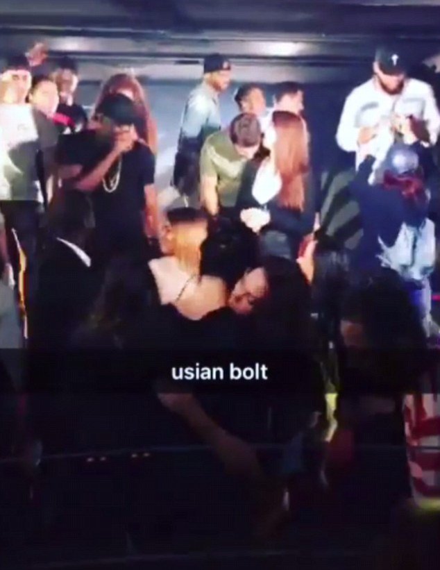 Νέο ξεσάλωμα του Μπολτ στο Λονδίνο -Παρέα με άλλες καλλονές [εικόνες] | iefimerida.gr 2